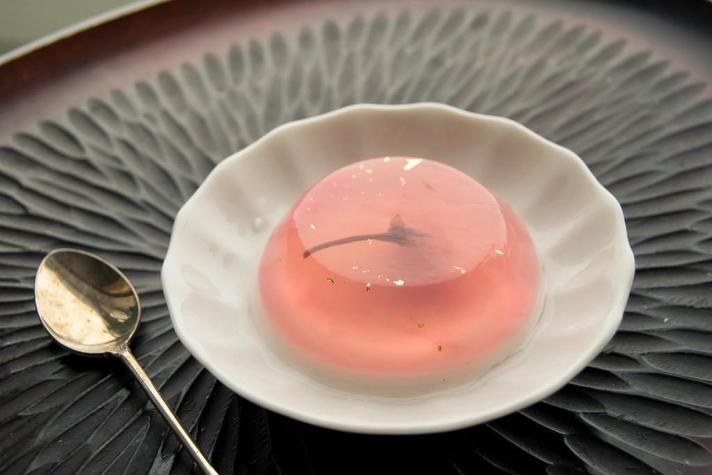 Cherry Blossom Raindrop Cake (Mizu Shingen Mochi) - Kirbie's Cravings