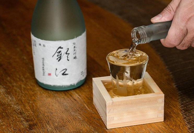 How To Drink Japanese SakeWith MASU (枡 升 -Square Sake Box)? | Đơn Vị Tổ ...